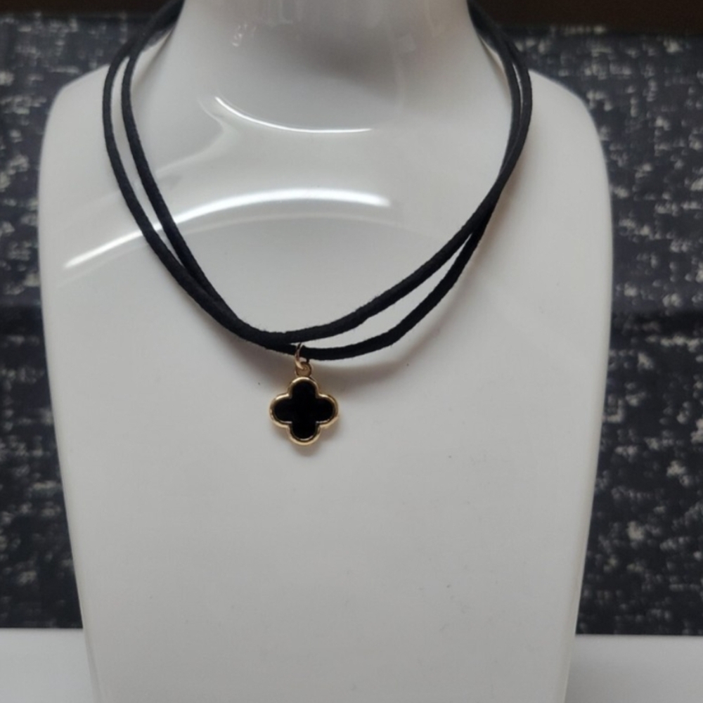 Elegant Black and Gold Pendant Necklace